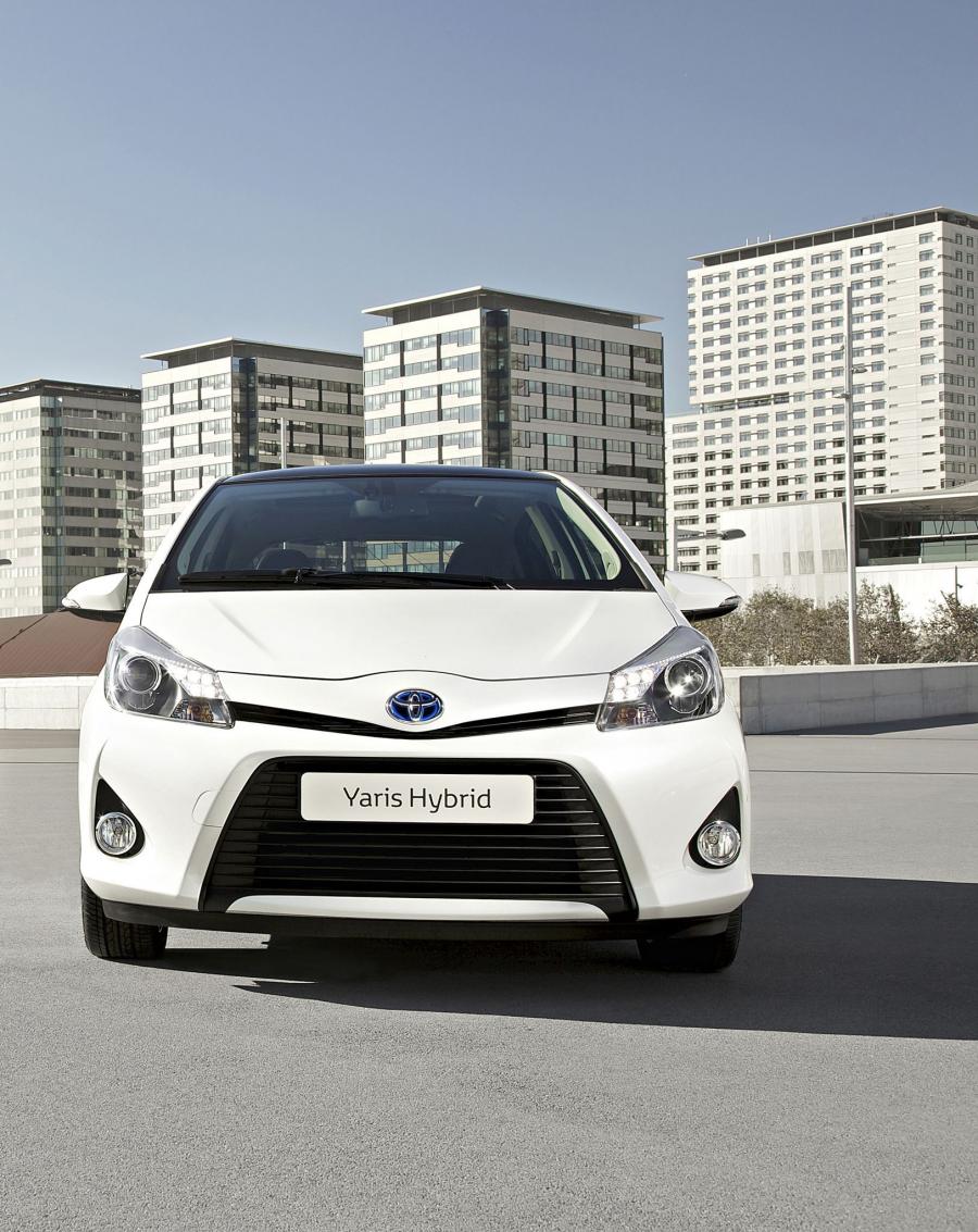  Toyota Yaris Hybrid 2012 года  (фото 31 из 35)